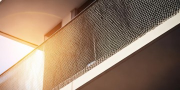 封阳台用铁丝物业会管吗？